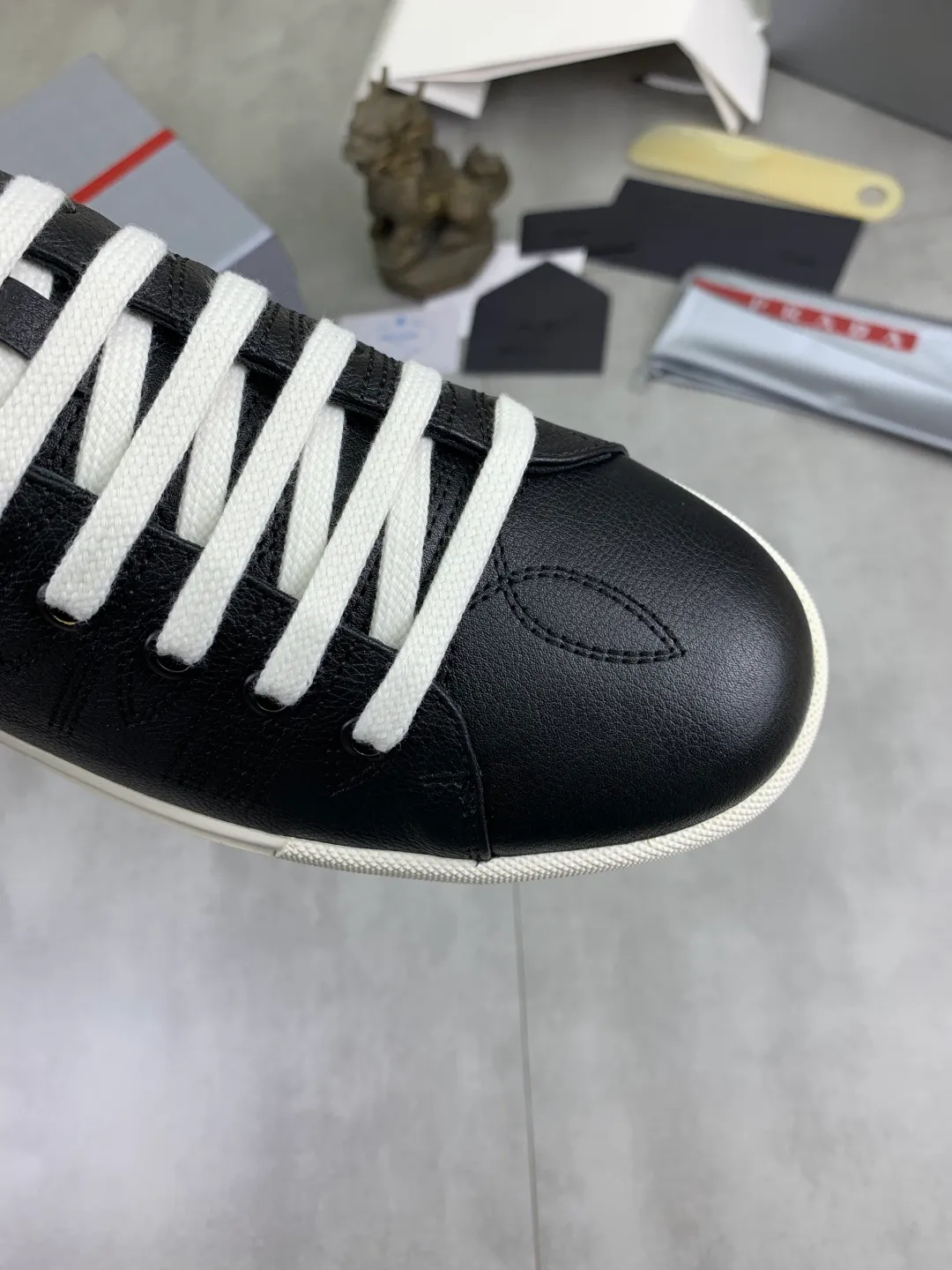 Men's men's shoes P560💰[New model] The latest hot model is on the official website, 🆘 The trendy brand (Prada) mainly promotes the hot model, avant-garde and versatile fashion men's shoes private version mold opening, cowhide surface splicing 1:1.. Fashionable and simple, original imported cowhide lining cowhide feet; the atmosphere and personality are more fashionable, eye-catching and pursuing class. It will subvert the old ideas and be a must-have for fashion trendsetters with you! Must keep it for yourself! Tall and comfortable, large and low, high-end quality workmanship. Code number: 38-44 3️⃣optional.